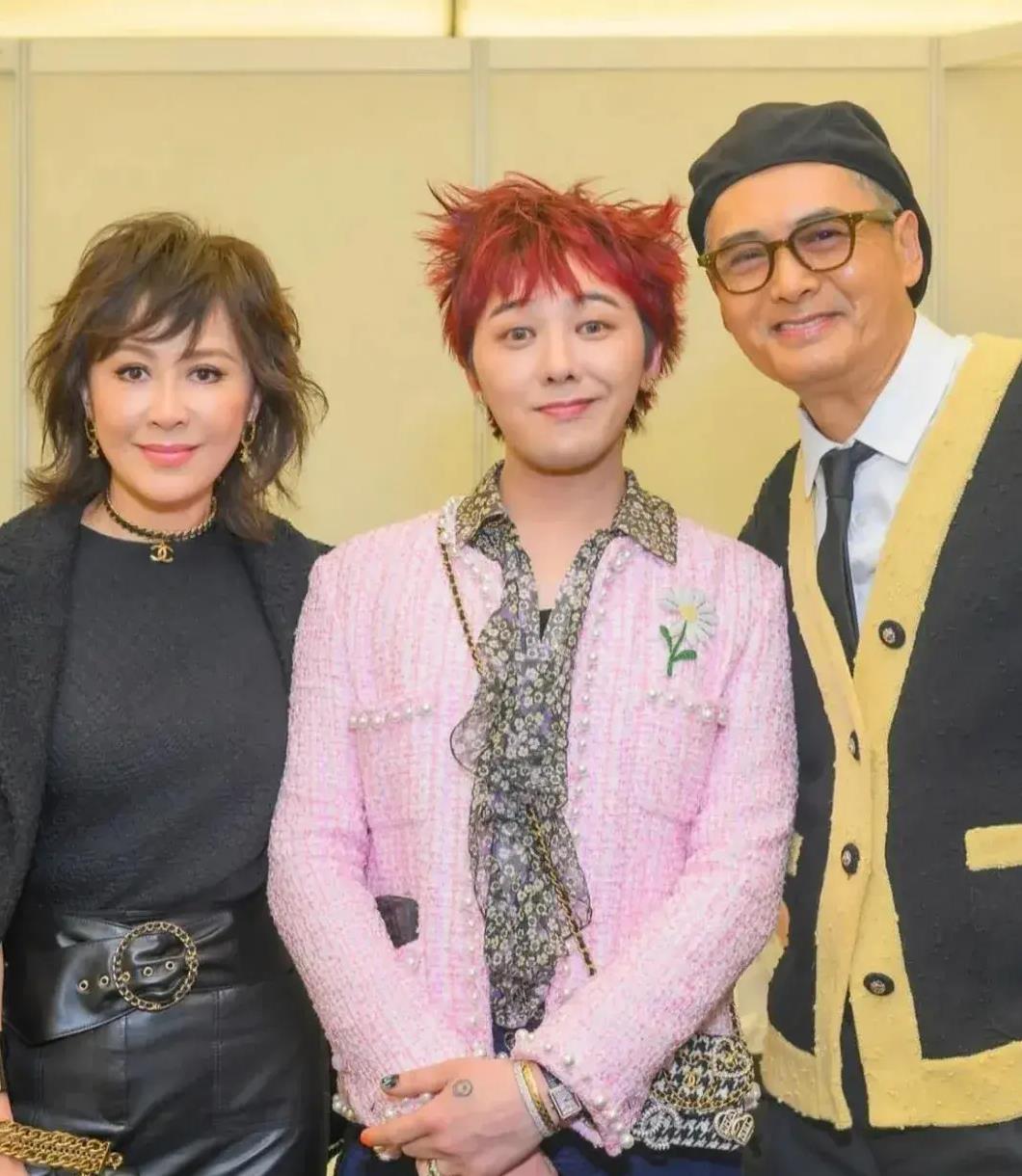 权志龙头巾造型搭配_权志龙近期时尚风格_韩国男歌手服装图片