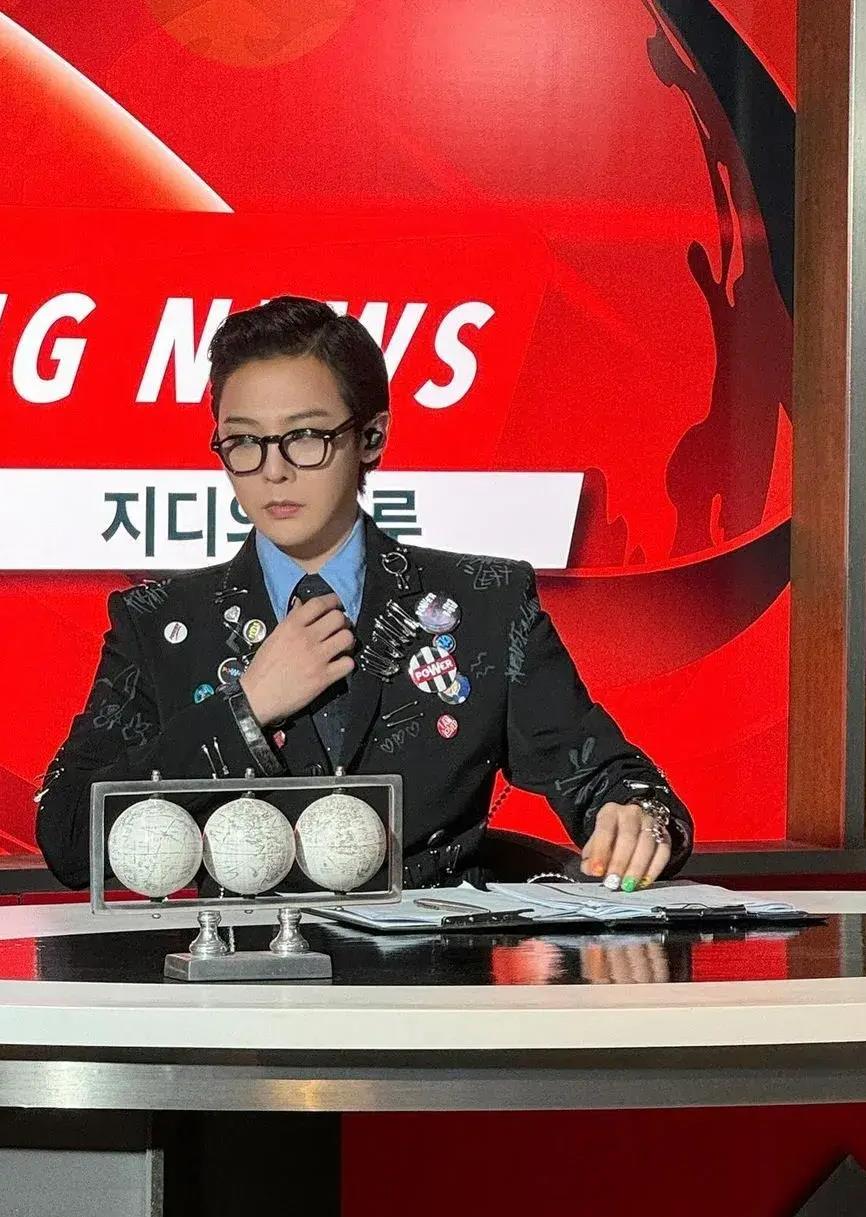 权志龙近期时尚风格_权志龙头巾造型搭配_韩国男歌手服装图片