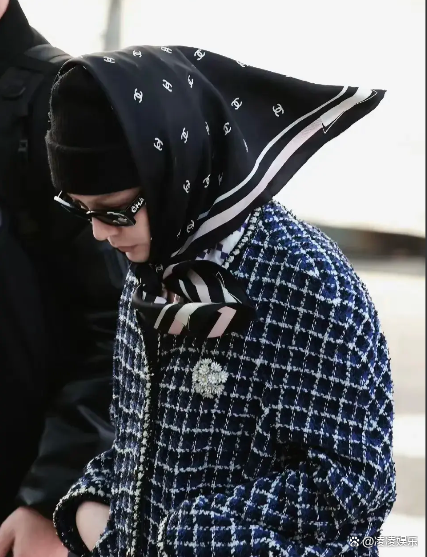 权志龙头巾造型搭配_权志龙近期时尚风格_韩国男歌手服装图片