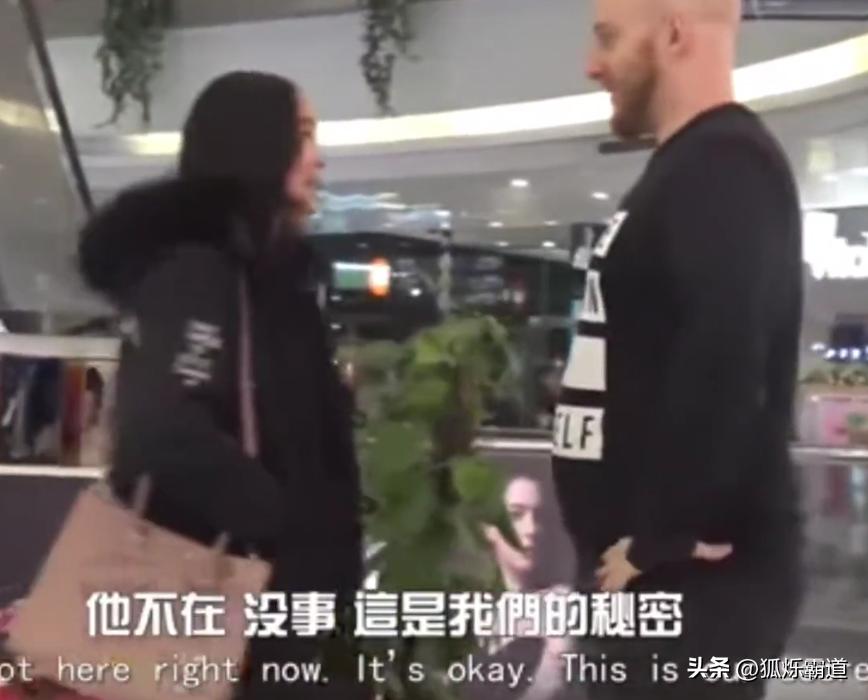 外国男子随机亲吻中国女孩_美国街头与陌生人接吻全集_中国街头亲吻挑战