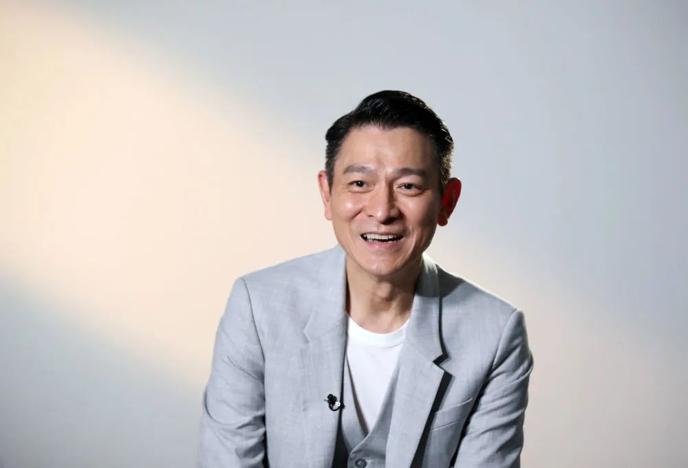 刘德华真永远最早前的视频演唱会_刘德华 香港回归 中国人身份认同