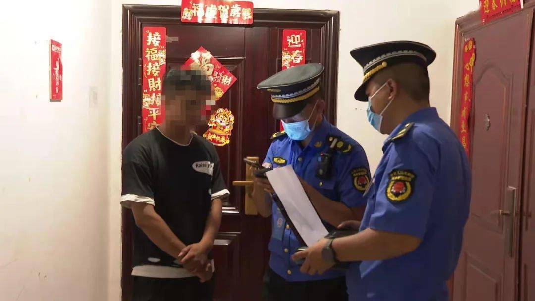 处罚乱贴小广告_乱贴广告不去处理可以吗_清理小区小广告