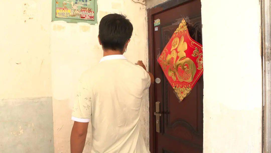 乱贴广告不去处理可以吗_处罚乱贴小广告_清理小区小广告