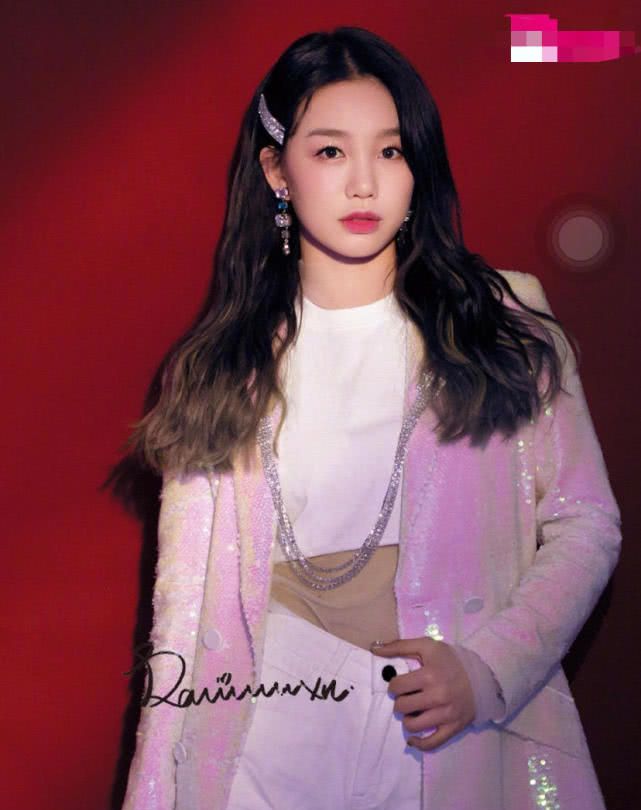 火箭少女c位海报_火箭少女新海报 孟美岐吴宣仪高冷气质 杨超越段奥娟yamy赖美云紫宁sunnee李紫婷傅菁徐梦洁