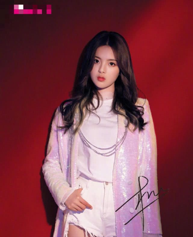 火箭少女c位海报_火箭少女新海报 孟美岐吴宣仪高冷气质 杨超越段奥娟yamy赖美云紫宁sunnee李紫婷傅菁徐梦洁