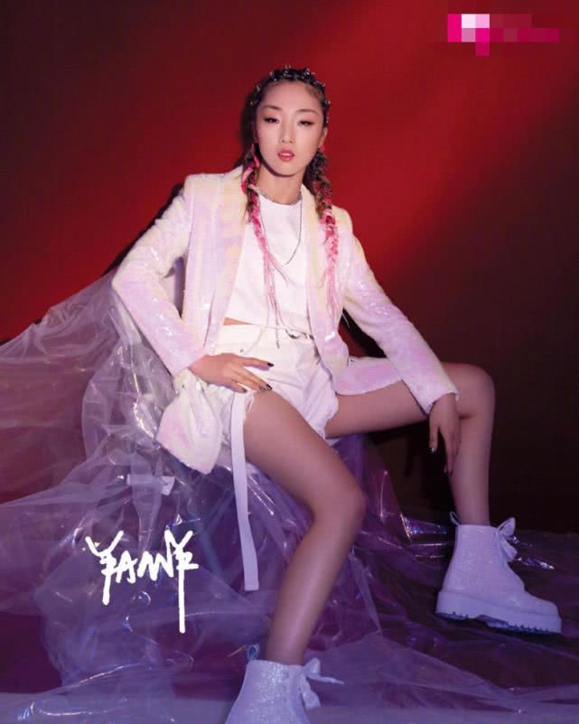 火箭少女c位海报_火箭少女新海报 孟美岐吴宣仪高冷气质 杨超越段奥娟yamy赖美云紫宁sunnee李紫婷傅菁徐梦洁