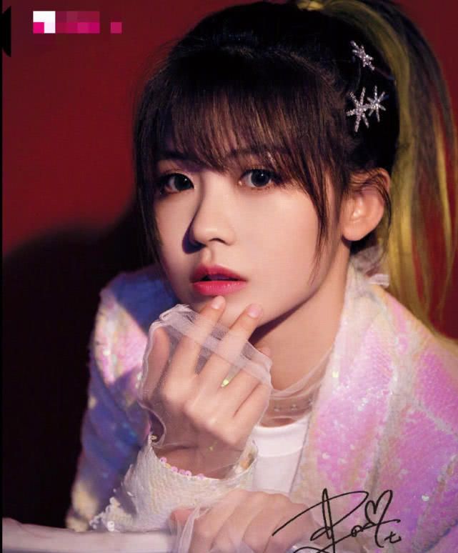 火箭少女新海报 孟美岐吴宣仪高冷气质 杨超越段奥娟yamy赖美云紫宁sunnee李紫婷傅菁徐梦洁_火箭少女c位海报