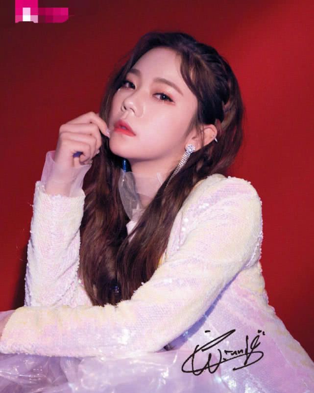 火箭少女新海报 孟美岐吴宣仪高冷气质 杨超越段奥娟yamy赖美云紫宁sunnee李紫婷傅菁徐梦洁_火箭少女c位海报