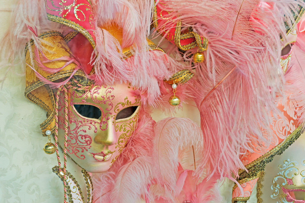 妖后威胁容逸_容逸化解紫莲妖身_妖后看朕收了你全文免费阅读