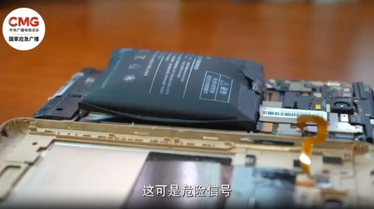 手机充电器实物图讲解_充电线安全使用误区_劣质充电线与优质充电线区别