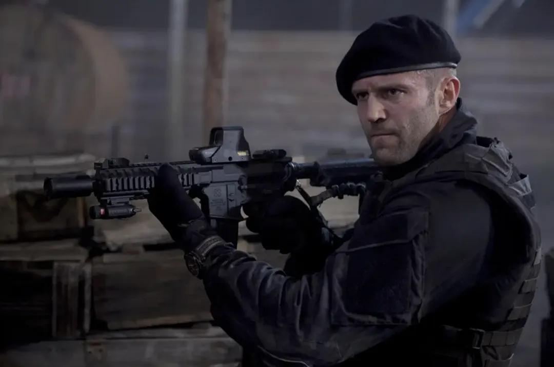 杰森·斯坦森主演的是个警察的那个电影叫什么_杰森·斯坦森电影推荐_杰森·斯坦森经典动作电影