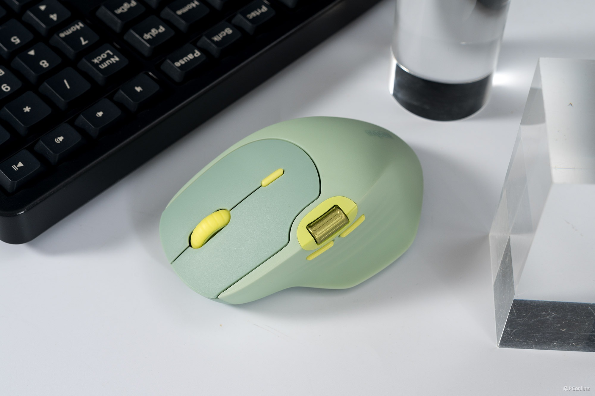 小手游戏鼠标推荐2025_雷柏MT560鼠标 人体工学设计 多设备无线连接