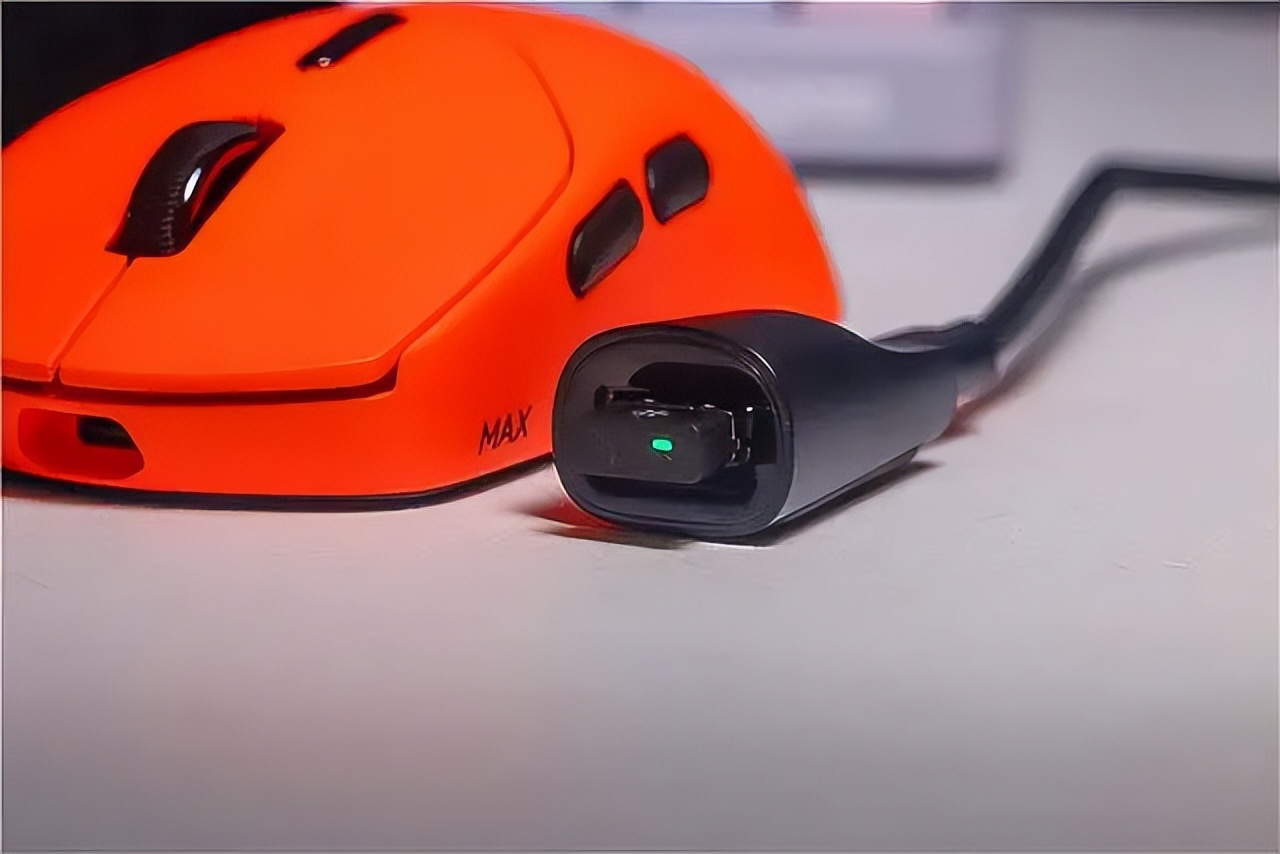 雷柏VT1电竞鼠标体验分享_小手游戏鼠标推荐2025_雷柏VT1 Max评测