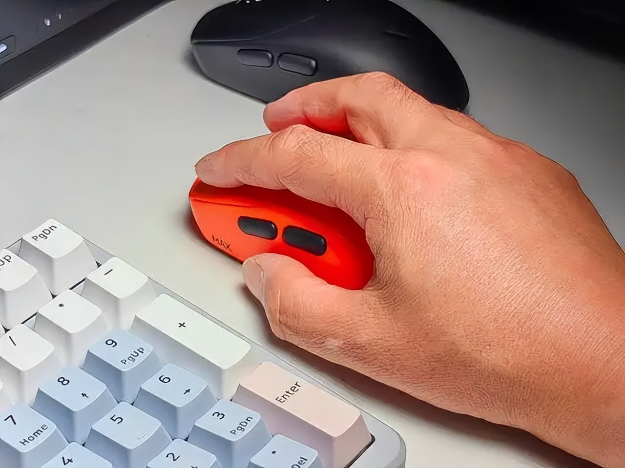 雷柏VT1 Max评测_小手游戏鼠标推荐2025_雷柏VT1电竞鼠标体验分享