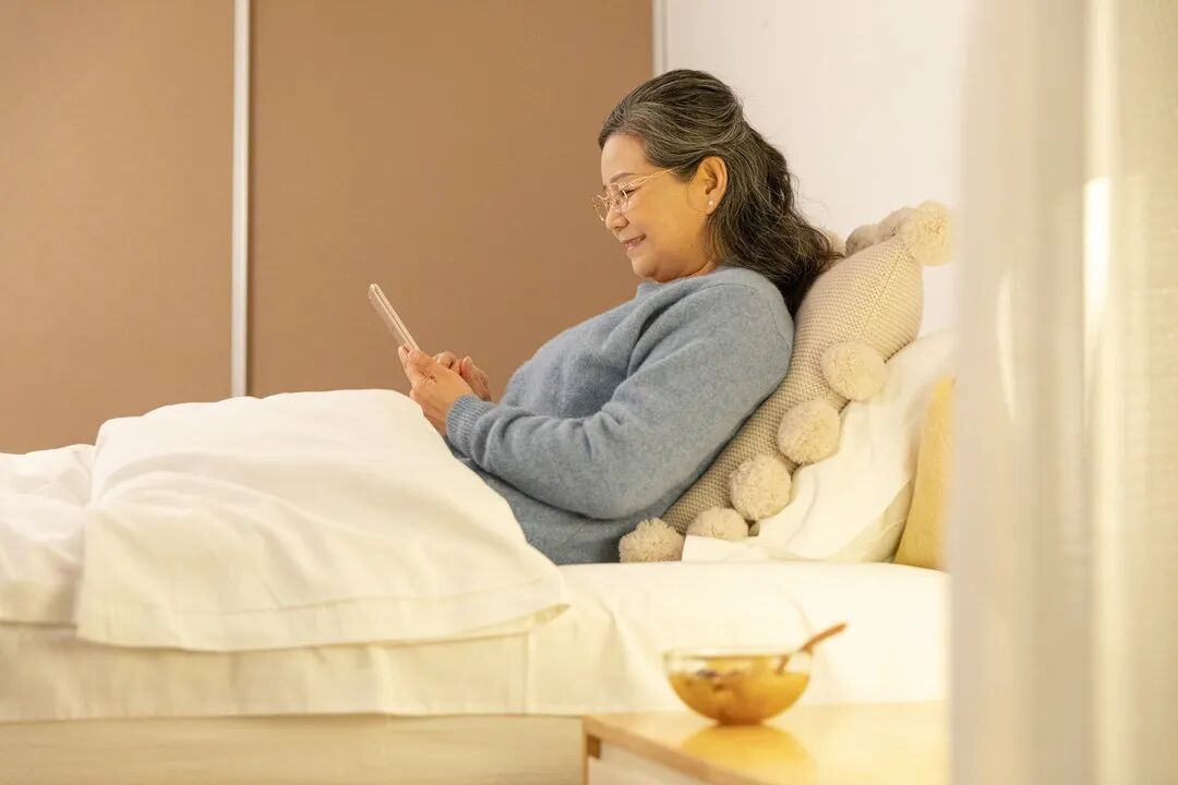 微信使用技巧教程_微信当前为听筒模式怎么切换_中老年人使用微信常见问题解答