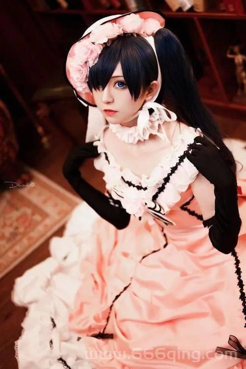 黑执事cos吧：精美夏尔cosplay与暗黑魅力大揭秘