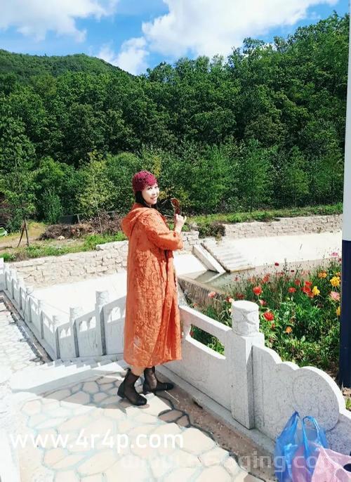 热门水果蔬菜：蝌蚪黄瓜草莓秋葵绿巨人榴莲