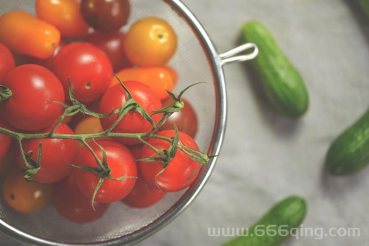 热门水果蔬菜：蝌蚪黄瓜草莓秋葵绿巨人榴莲