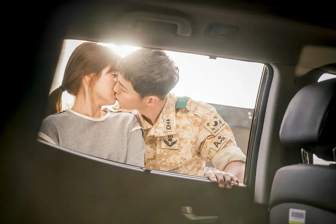韩剧豆瓣排名前十 TOP10韩剧推荐 2010年代热门韩剧_韩国爱情喜剧电影排行榜前十名