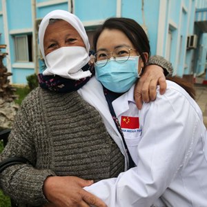 跨越六十年的守望相助_中国援阿尔及利亚医疗队_中国人能娶阿尔及利亚女孩