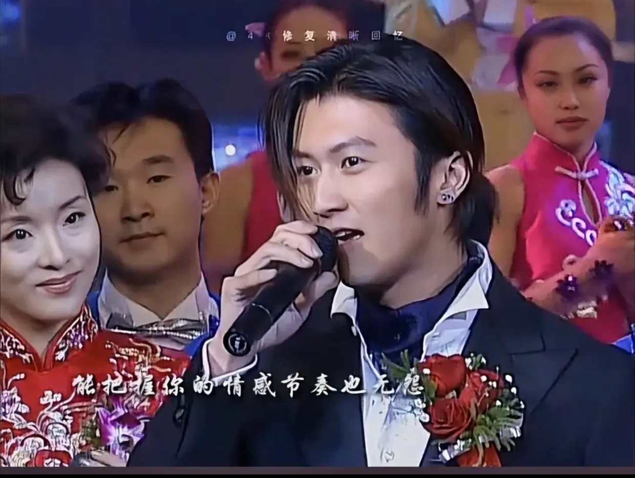 张杰2025广州演唱会发布会_张杰杭州演唱会开往1982巡演_张杰出道20年演唱会主题设计