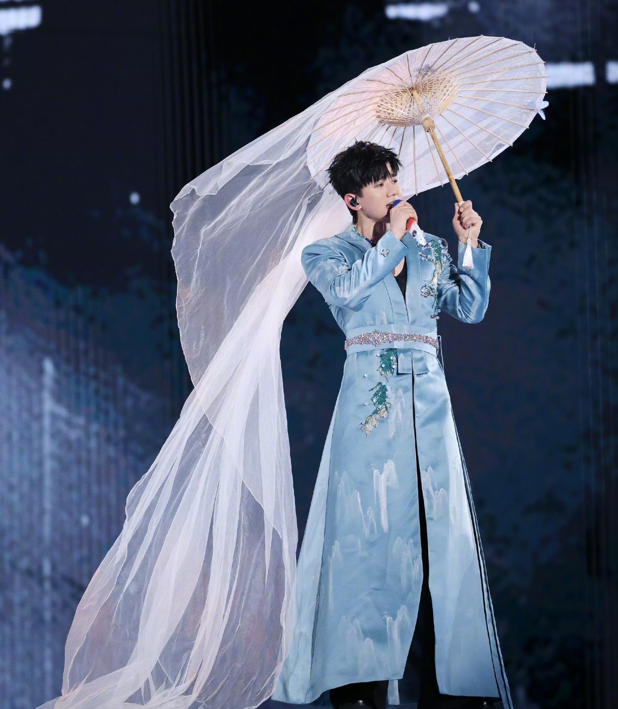 张杰杭州演唱会开往1982巡演_张杰2025广州演唱会发布会_张杰出道20年演唱会主题设计