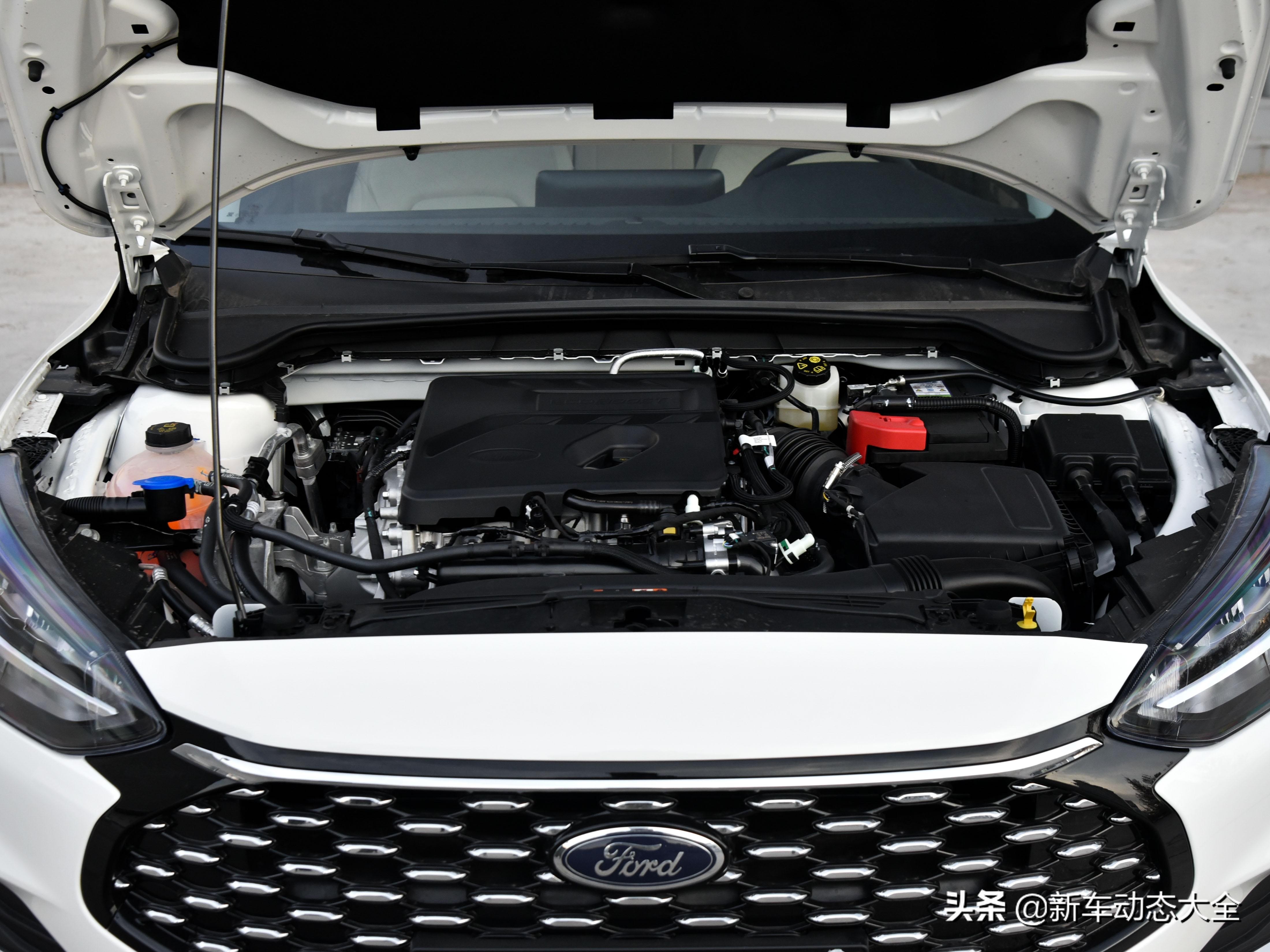 2025款福克斯三厢使用说明书_福克斯三厢EcoBoost180自动锋潮型特点_2021款福特福克斯评测