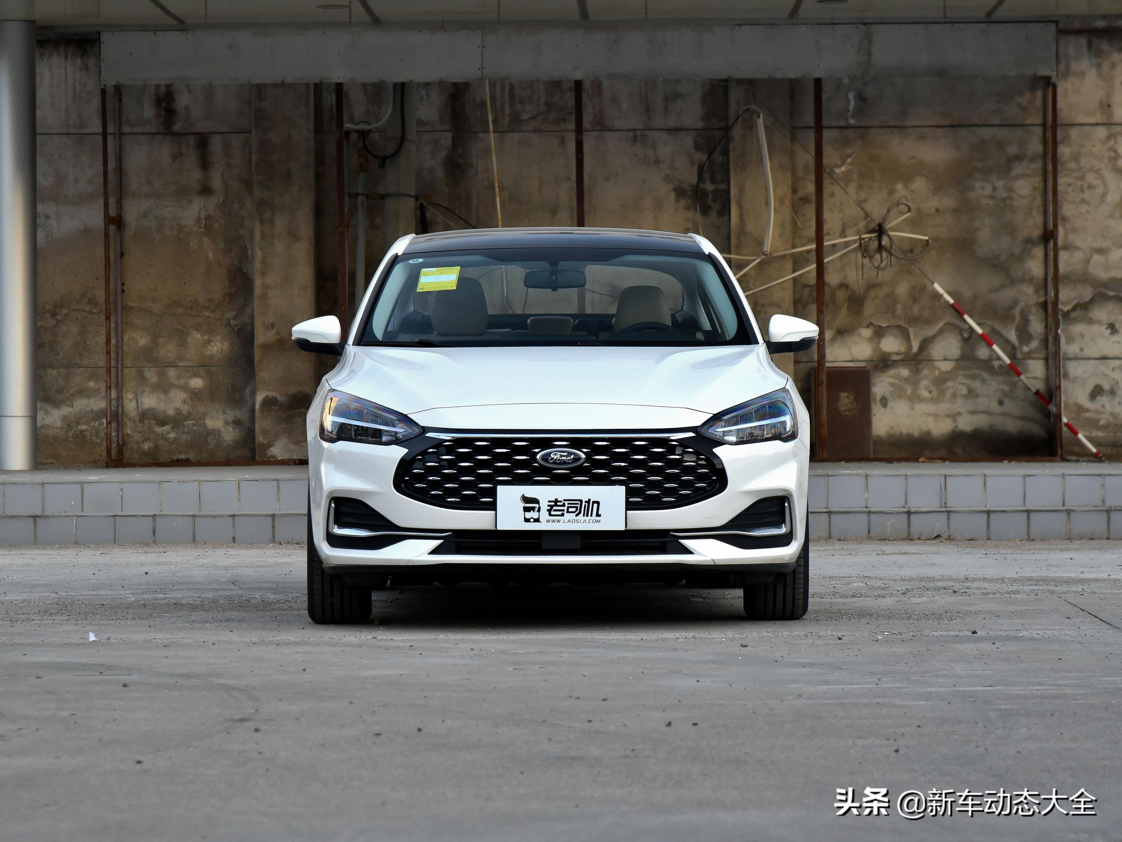 2021款福特福克斯评测_福克斯三厢EcoBoost180自动锋潮型特点_2025款福克斯三厢使用说明书